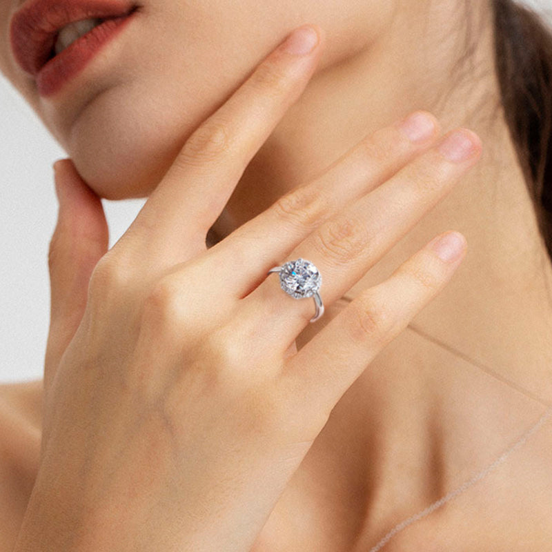 Exquisite Moissanite Solitaire Ring